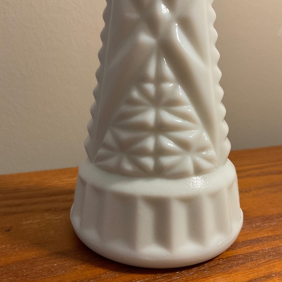 Vintage Anchor Hocking Milk Glass Stars & Bars 6” Bud Vase - Picture 9 of 14